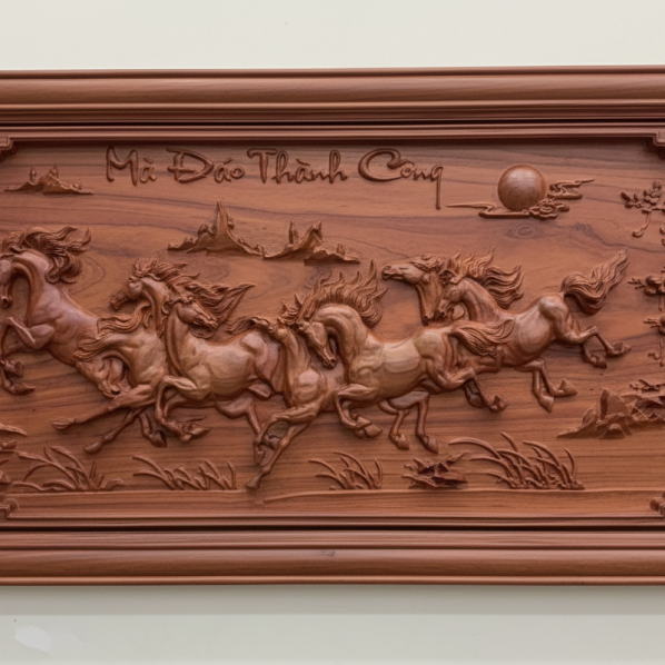Tranh gỗ Mã đáo thành công Gỗ hương đỏ